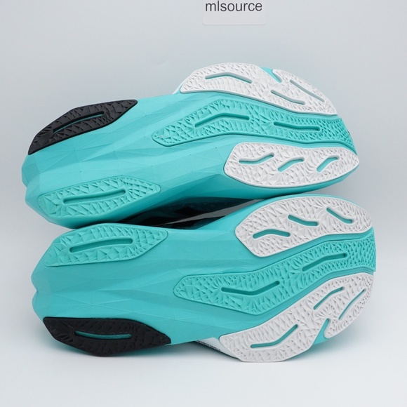 NEW Size 9 WIDE D Women's New Balance FuelCell Rebel v4 Running Shoes WFCXCJ4 - Picture 8 of 9